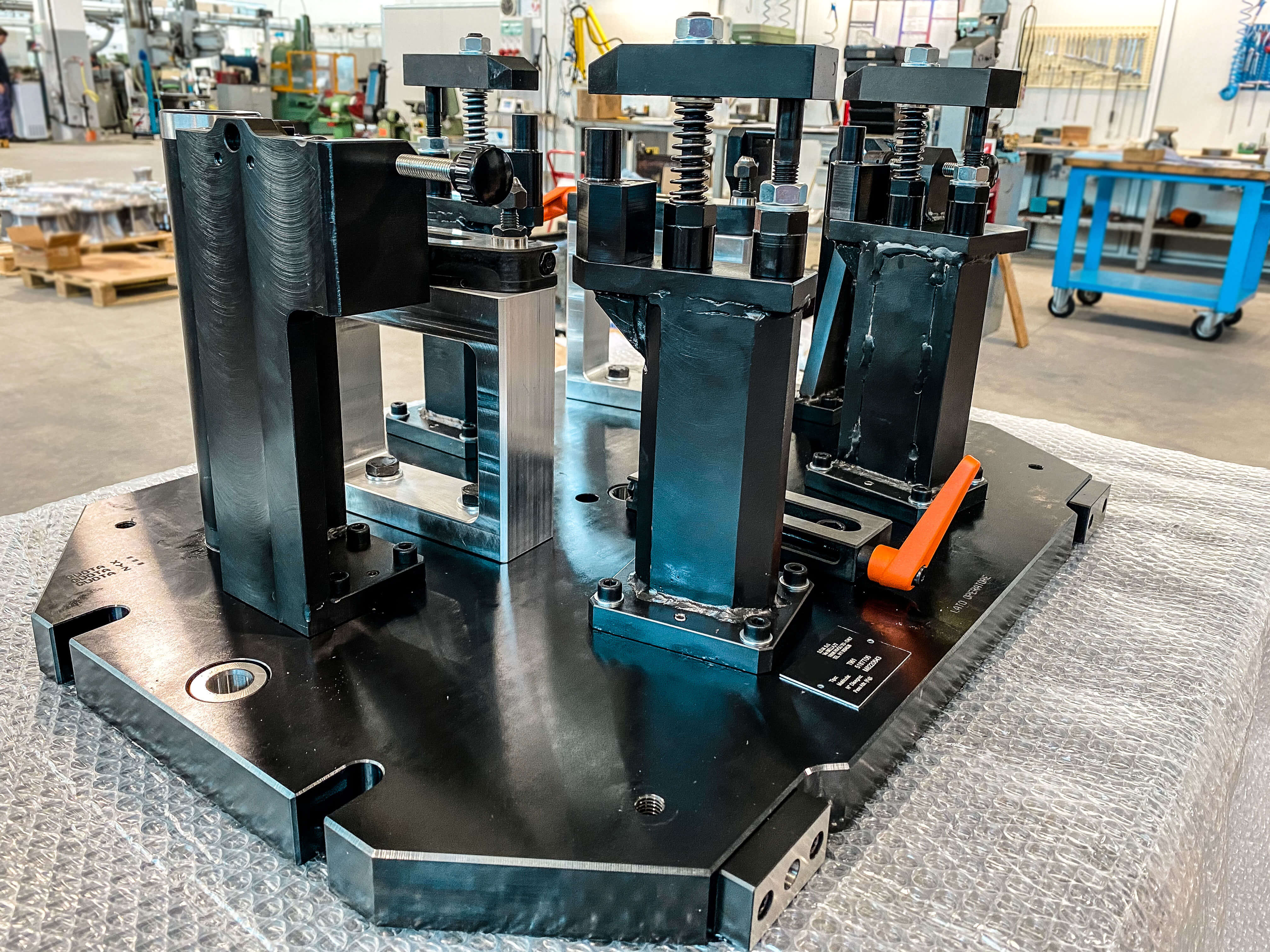 Particolare lavorazione meccanica assemblato e rifinito